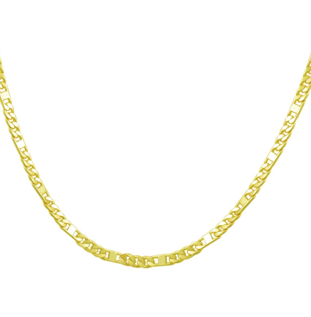 RICH GIRL WITH A TWIST OF GOLD FIGARO CHAIN NECKLACE