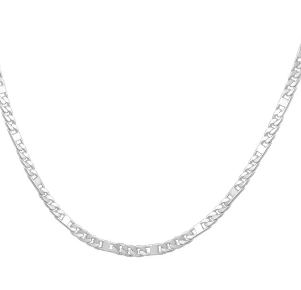 RICH GIRL WITH A TWIST OF SILVER FIGARO CHAIN NECKLACE