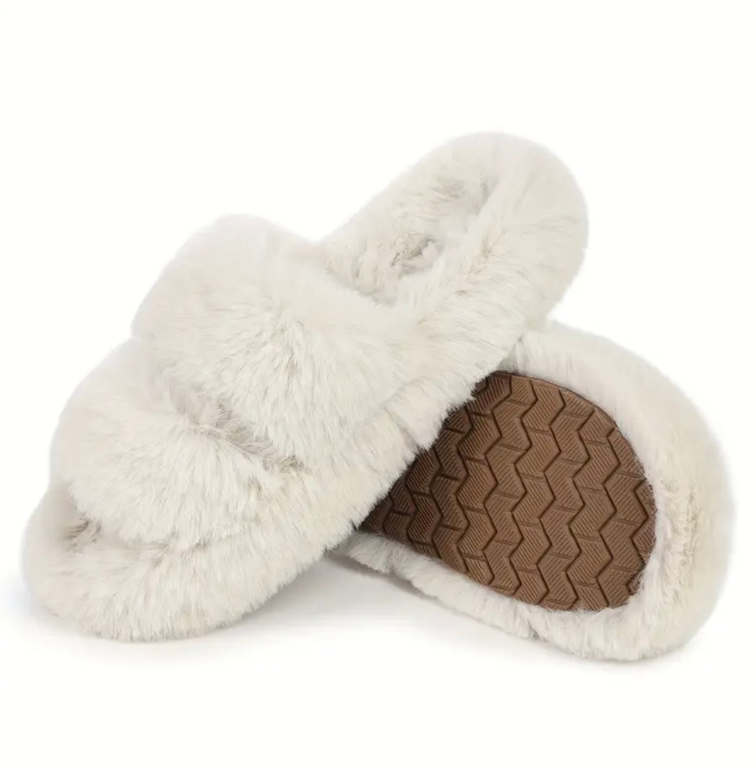 OATMEAL FAUX FUR SLIPPERS
