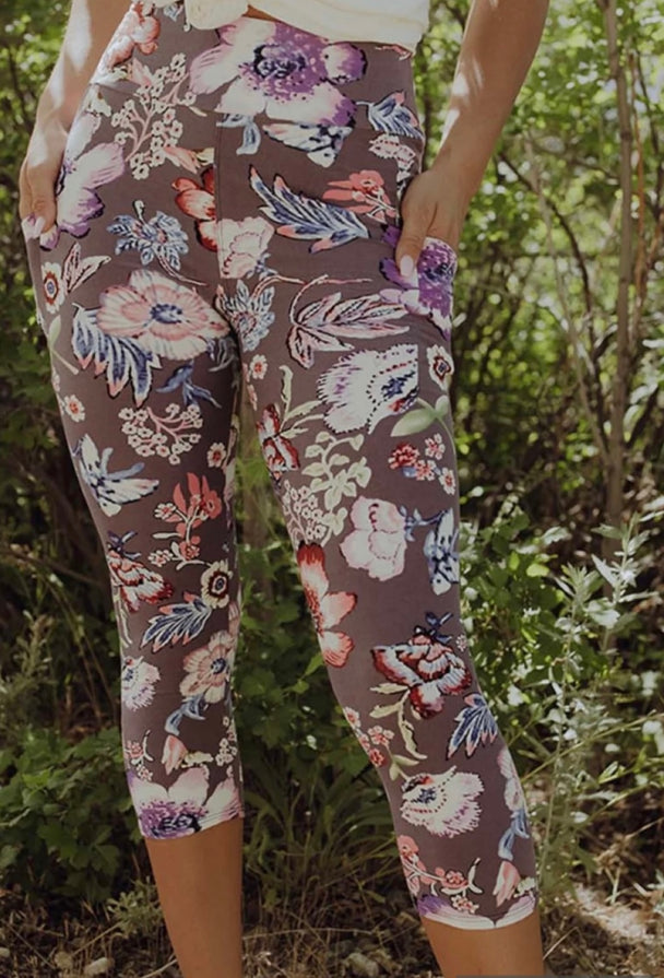 Floral printed capri leggings with side pockets